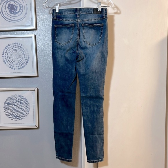 Soundgirl Women’s Distressed Shredded Blue Jeans Junior Size 5 - Picture 2 of 5